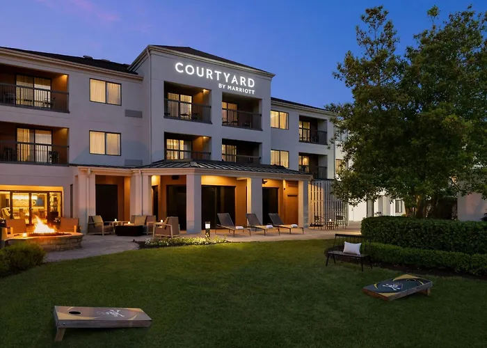 Beach hotel: Courtyard Greenville