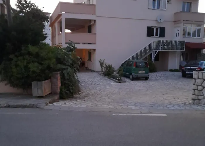 Rooms And Apartments Lidija