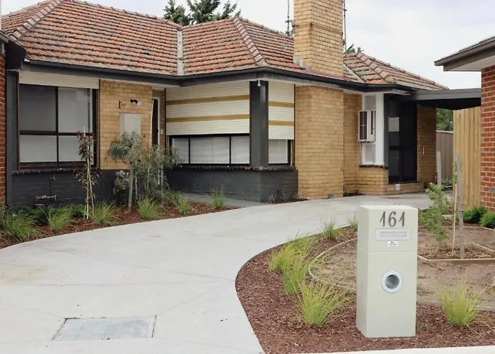 Garden Guesthouse - Melbourne Airport Accommodation