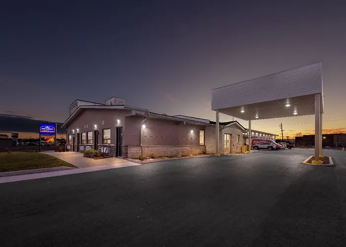 Pet Friendly hotel: Howard Johnson By Wyndham Thunder Bay