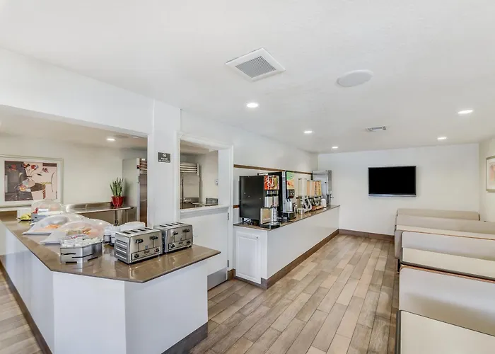 Anaheim Desert Inn & Suites