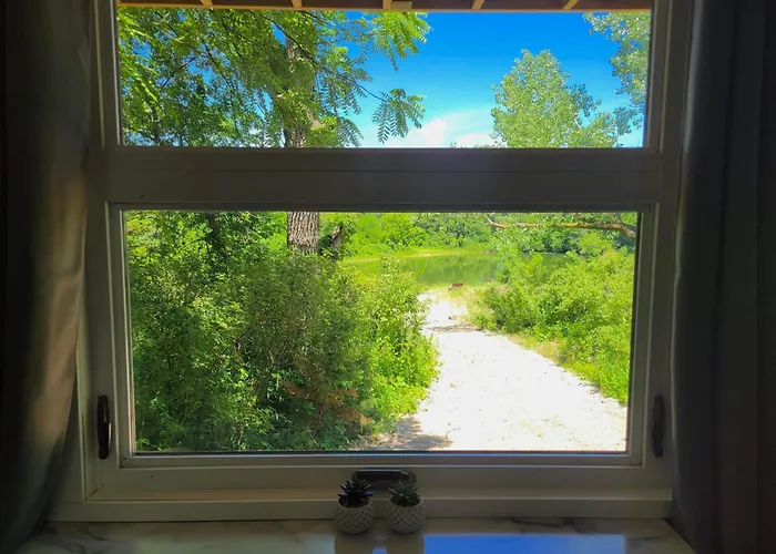 Sonlit Retreats