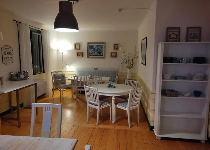 Villa Karlloesa - Bed And Breakfast