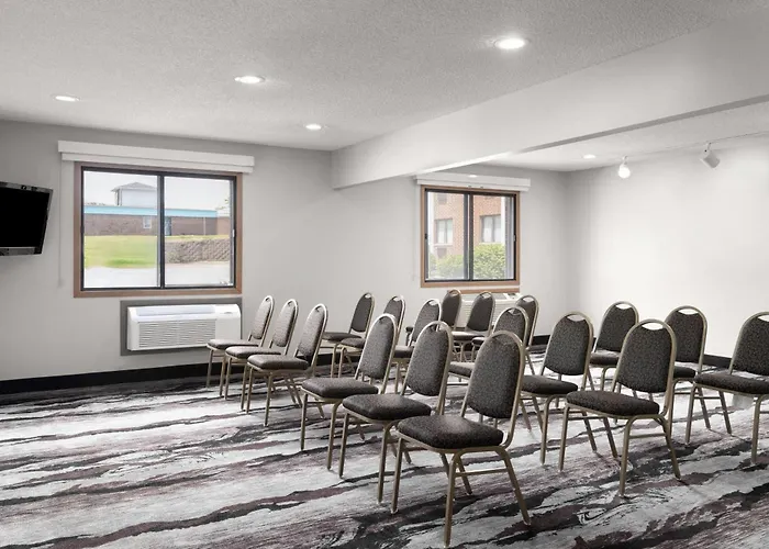 Ramada By Wyndham Cedar Rapids South