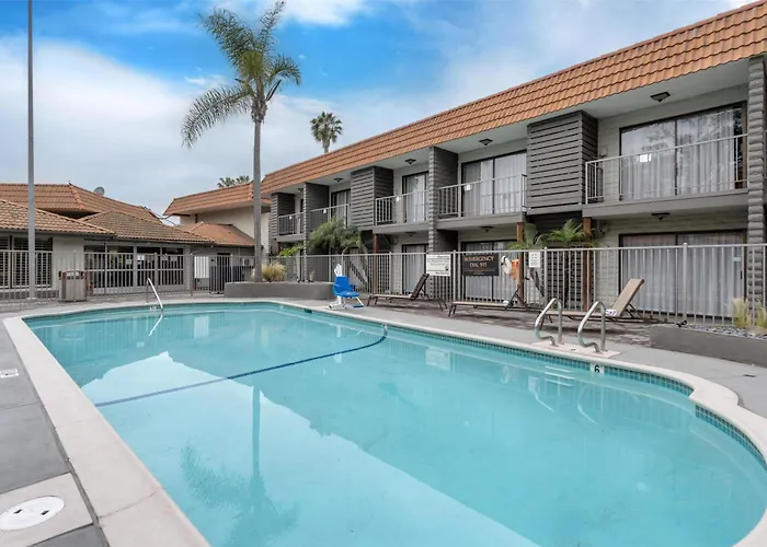 Pet Friendly hotel: Best Western Oceanside Inn