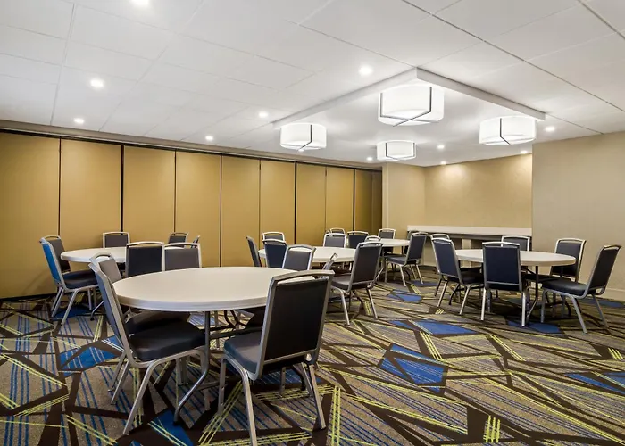 Holiday Inn Express & Suites Jacksonville South East - Medical Center Area By Ihg