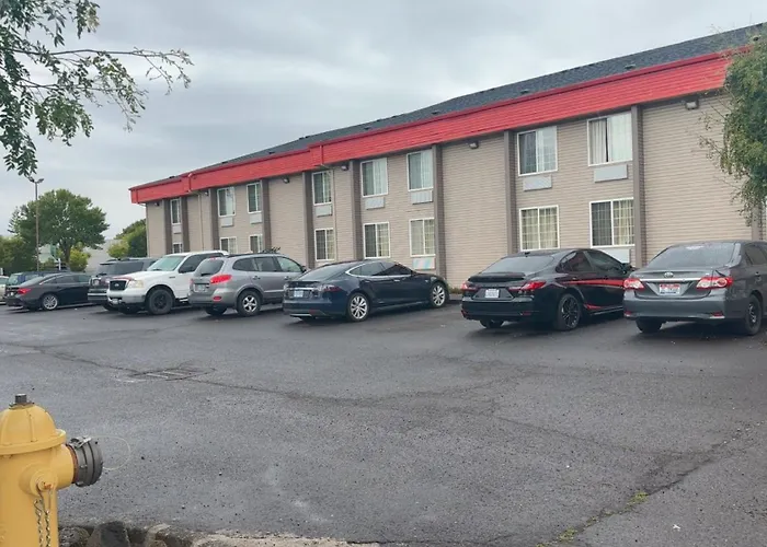 Bridgeway Inn & Suites - Portland Airport