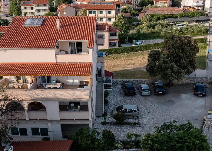 Rooms And Apartments Lidija