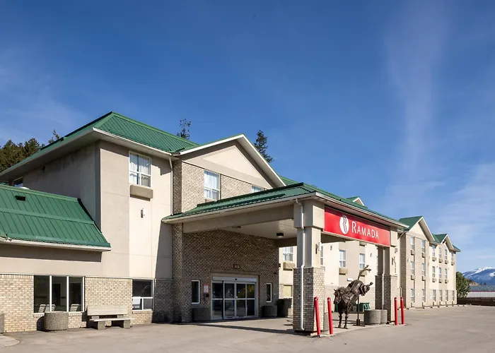 Hotel near College: Ramada Golden
