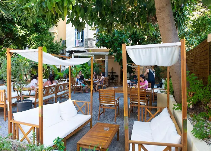 Auberge De Jeunesse Hi Les Camelias
