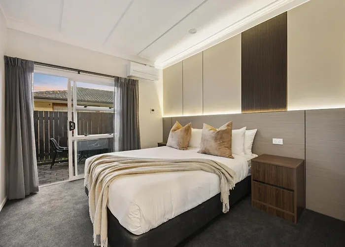 Aroha & Apartments