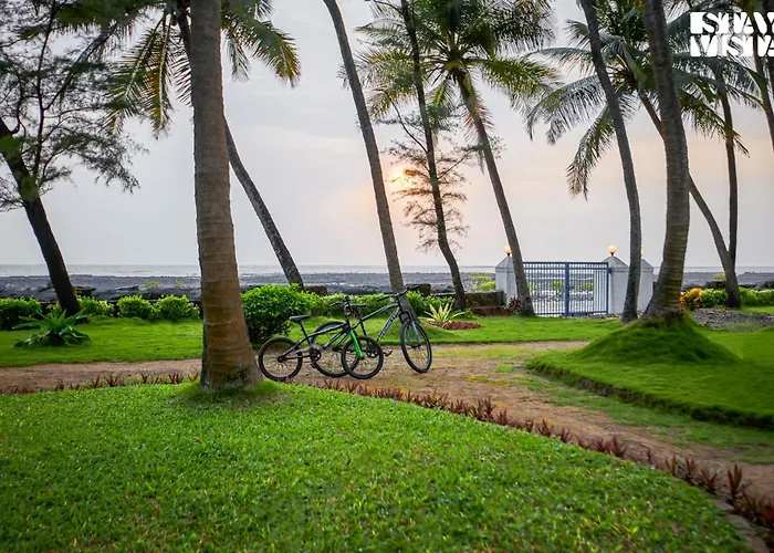 Villa: Stayvista'S Villa Bharat - Beachfront Serenity With A Spacious Lawn