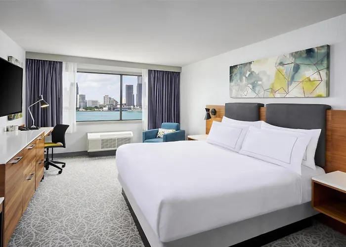 Hotels with pool Doubletree By Hilton Windsor, On