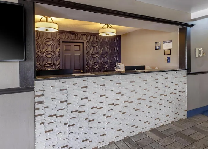 Motel: Best Western Parkside Inn