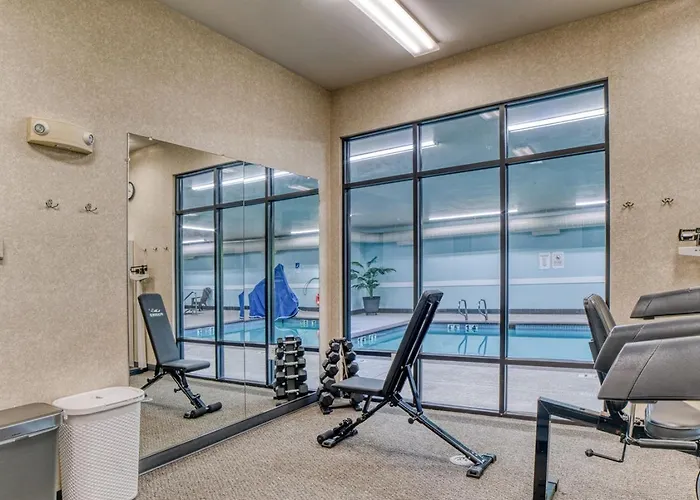 Evergreen Inn & Suites