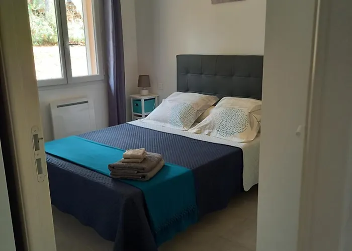 Maison de vacances: Hebergement Figari
