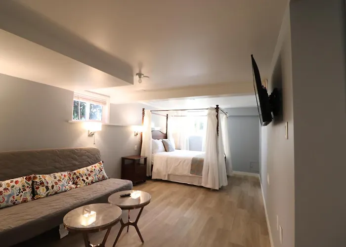 Gorge Waterway Vacation Home