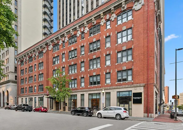 Sonesta Hotel Baltimore Inner Harbor