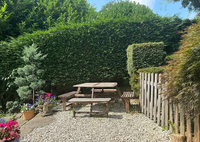 Pet Friendly hotel: The Garden Apartment, Near Airport & City