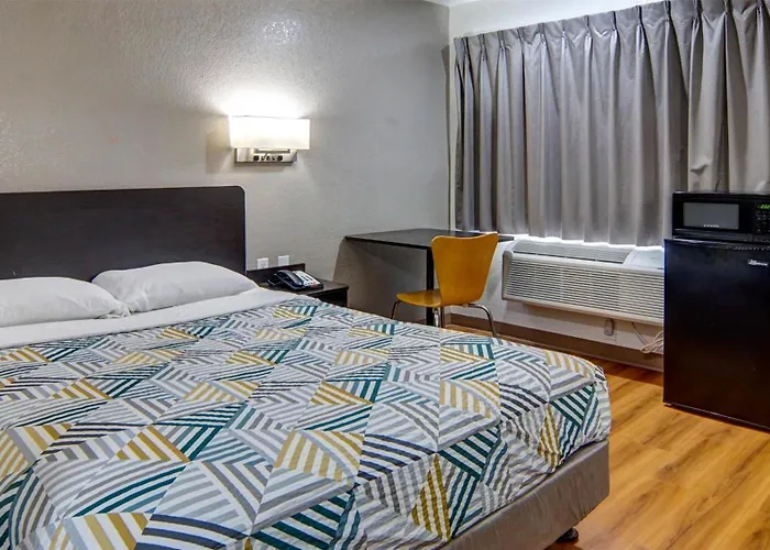 Motel 6-Longview, Tx