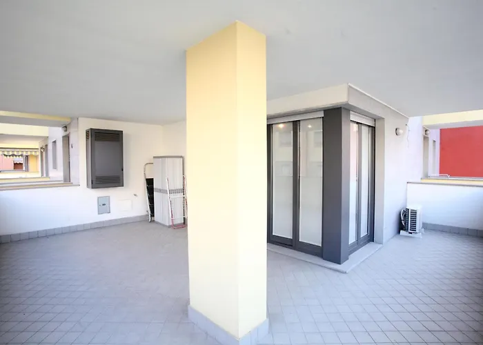 Hotel near College: Milan Apartment Rental