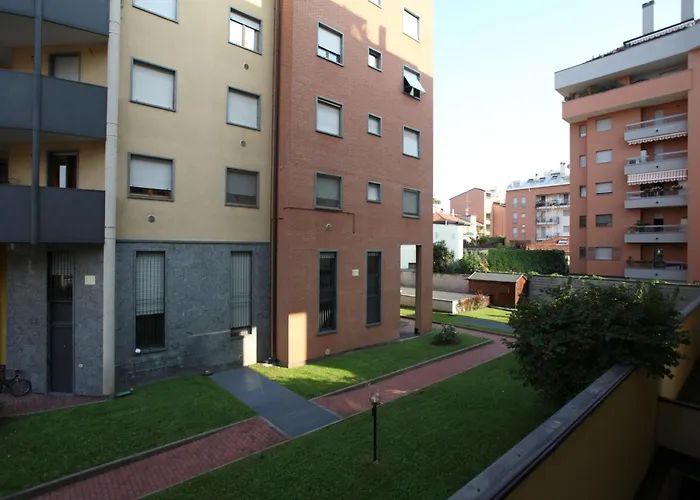 Hotel near College: Milan Apartment Rental