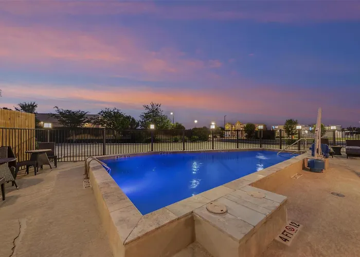 Best Western Green Oak Inn & Suites