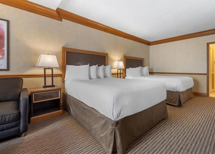 Hotel with pool: Best Western Parkway Inn & Conference Centre