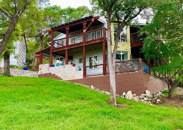 Rivery Retreat, Choose From Luxury Guesthouse Cabin Or Poolside Suite In Lake Hill Country