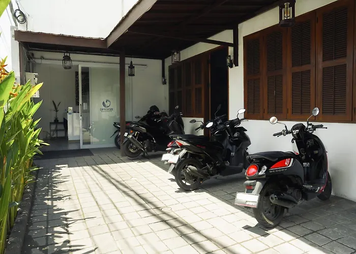 Hostel: Dip & Doze Living