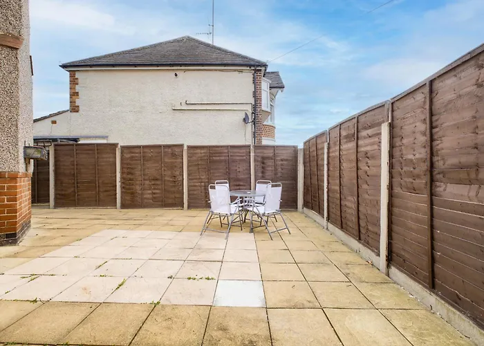 Pet Friendly hotel: Cozy 3-Bedroom Coventry House with Garden and Entertainment