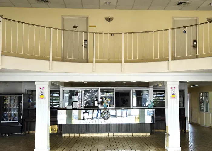 River Valley Inn And Suites