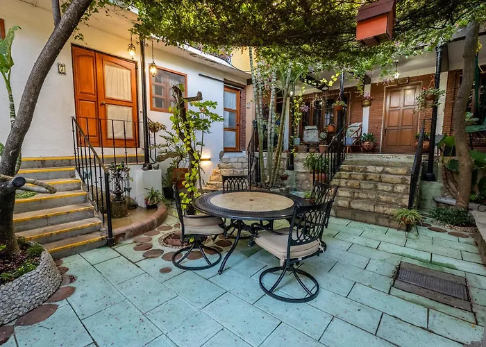 Las Mariposas Hotel & Studios