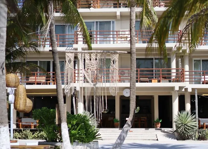  Noah Beach & Suites