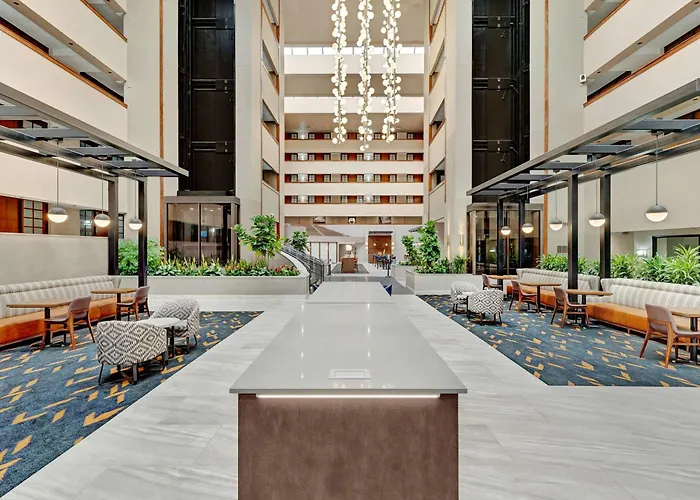 Family Hotel: Embassy Suites By Hilton Oklahoma City Will Rogers Airport