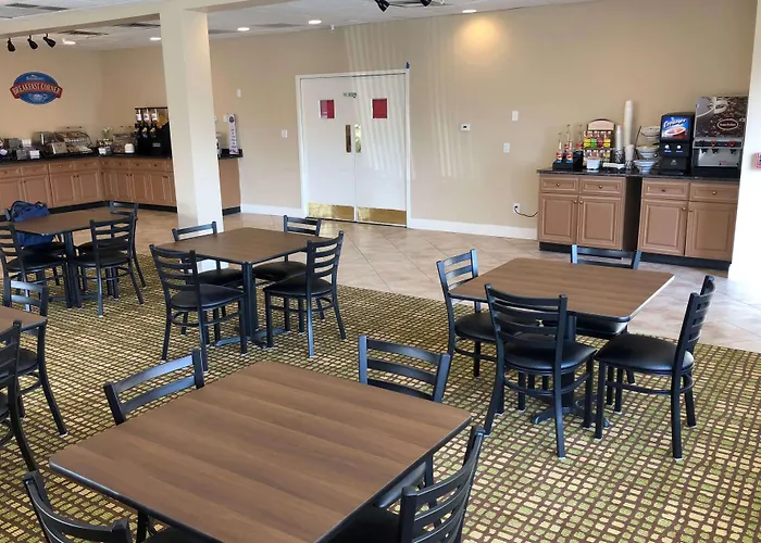 Baymont By Wyndham Latham Albany Airport