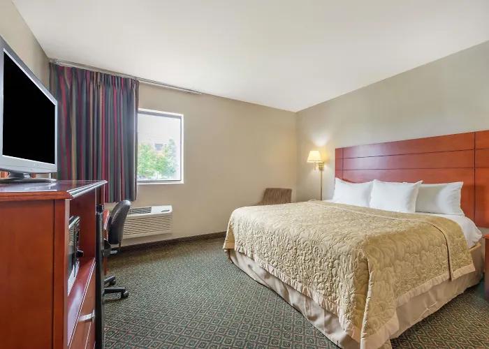 Super 8 By Wyndham St Charles