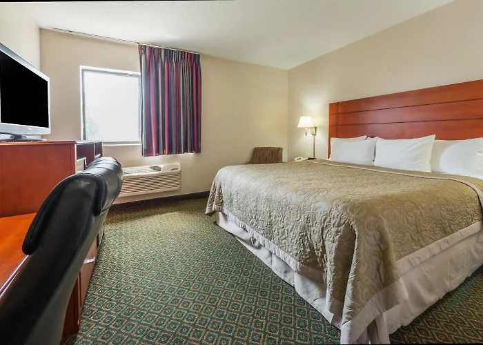 Super 8 By Wyndham St Charles