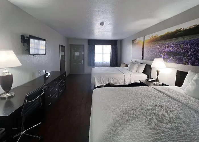 Days Inn & Suites By Wyndham - Canton First Monday Trade Days