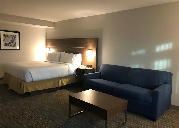 Holiday Inn Express & Suites Camarillo By Ihg