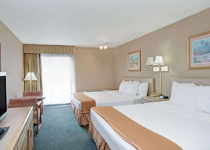 Howard Johnson By Wyndham Torrance