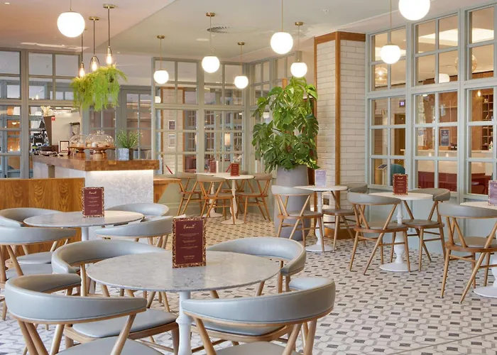 Hotel near College: Doubletree By Hilton Bath