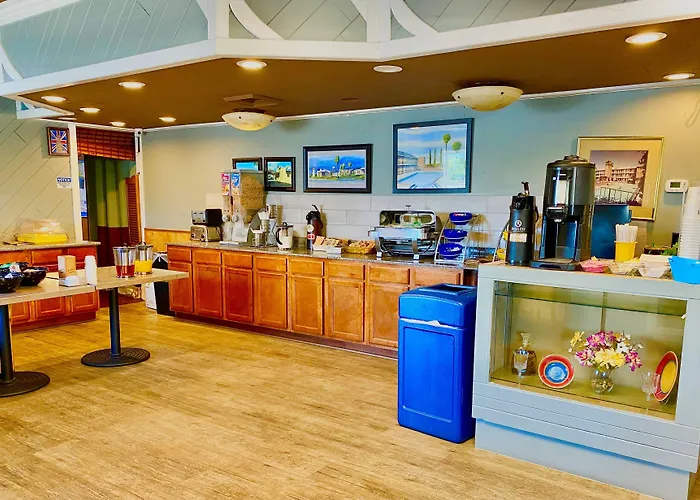 Days Inn By Wyndham Pensacola - Historic Downtown