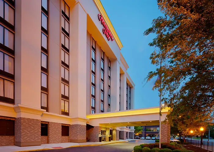 Hotel with pool: Hampton Inn Louisville Downtown
