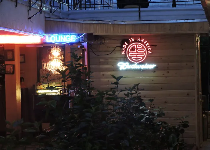 La Adventurer Hotel