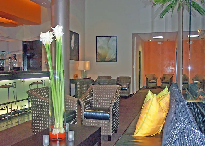 Ramada Plaza By Wyndham West Hollywood Hotel & Suites