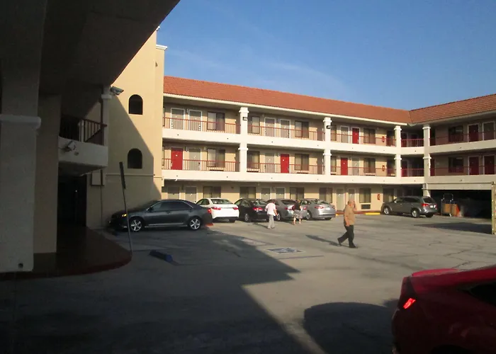 Best Western Pasadena Royale Inn & Suites