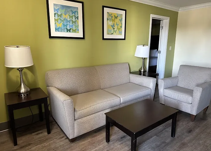 Solara Inn And Suites