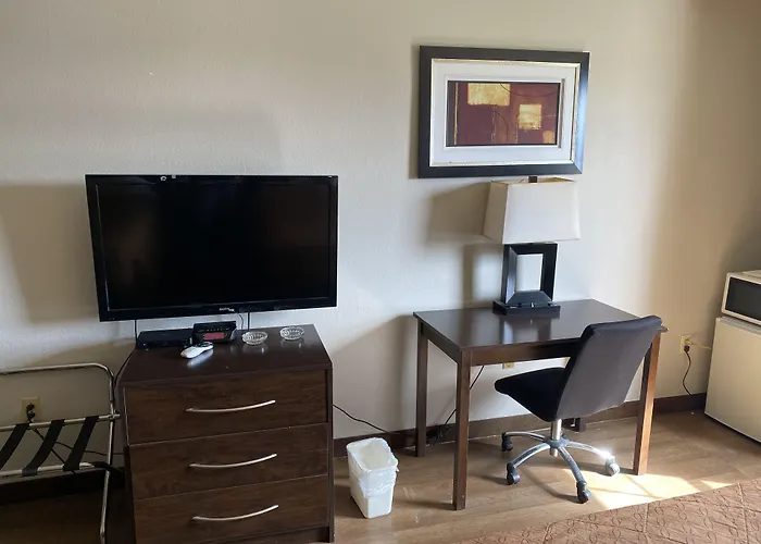Days Inn By Wyndham Perryville Mo