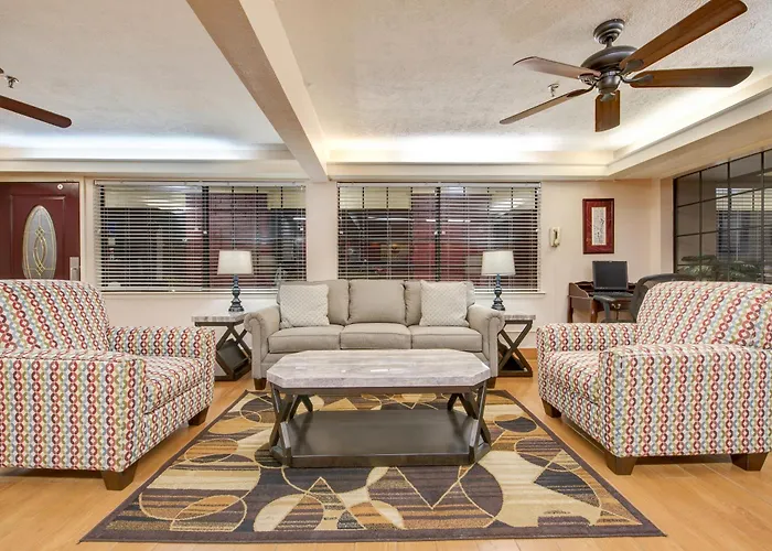 Days Inn By Wyndham College Station University Drive